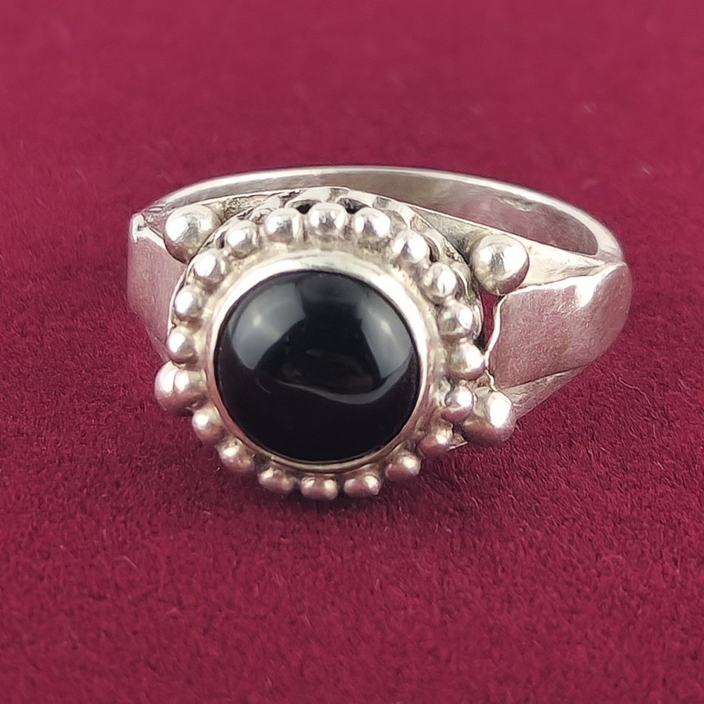 Vintage 925 Sterling Silver Ring with Black Onyx Stone Size‎ 9